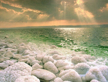 توقعات الخبراء باختفاء البحر الميت تقريباً بعد بلوغ منسوب المياه فيه ل 34 مترا