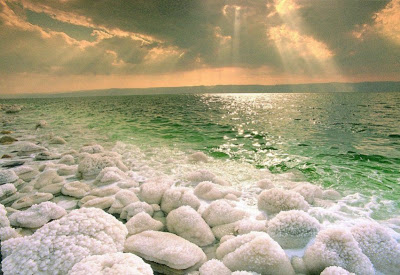 توقعات الخبراء باختفاء البحر الميت تقريباً بعد بلوغ منسوب المياه فيه ل 34 مترا