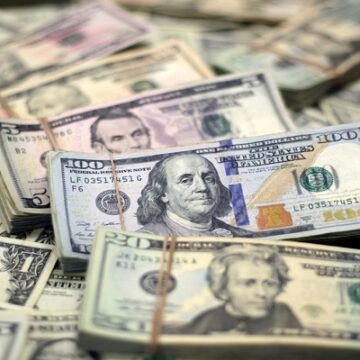 سعر الدولار اليوم للبيع والشراء في جميع البنوك أسعار الأخضر تواصل الانخفاض ومصرف أبو ظبي الإسلامي يسجل أعلى سعر