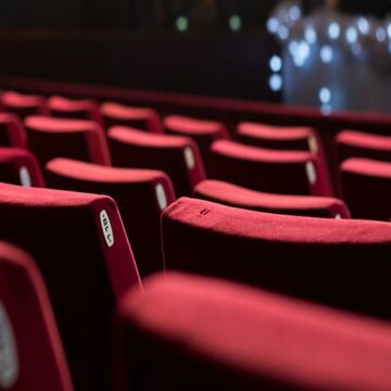 وزير الإعلام يحضر افتتاح “موفي سينما” أول دار عرض لها في جدة