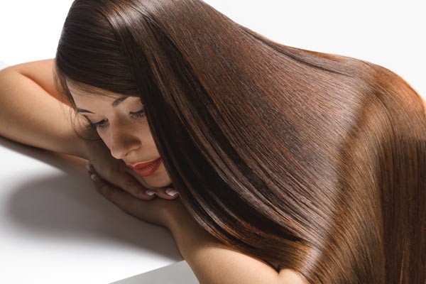 وصفات طبيعية لتنعيم الشعر وكيفية التخلص من الدهون في فروة الرأس
