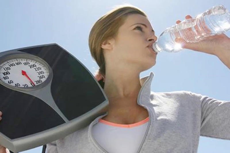 نظام رجيم الماء لفقدان الوزن خلال أسبوع ونصائح لاتباع تخسيس المياه