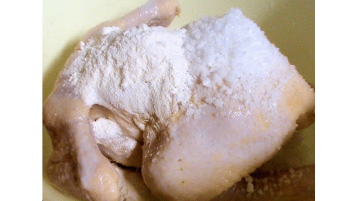 خطورة غسل الدجاج قبل الطهي معلومات هامة والطريقة الصحيحة لتنظيفه
