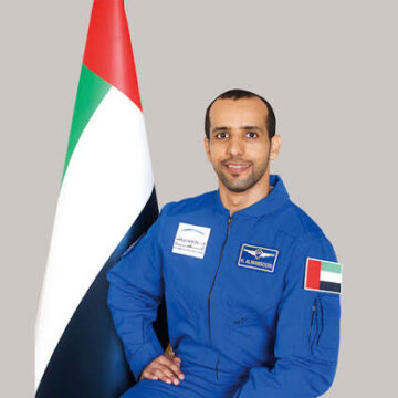 عودة هزاع المنصوري || رحلة هبوط رائد الفضاء الإماراتي إلى الأرض الآن