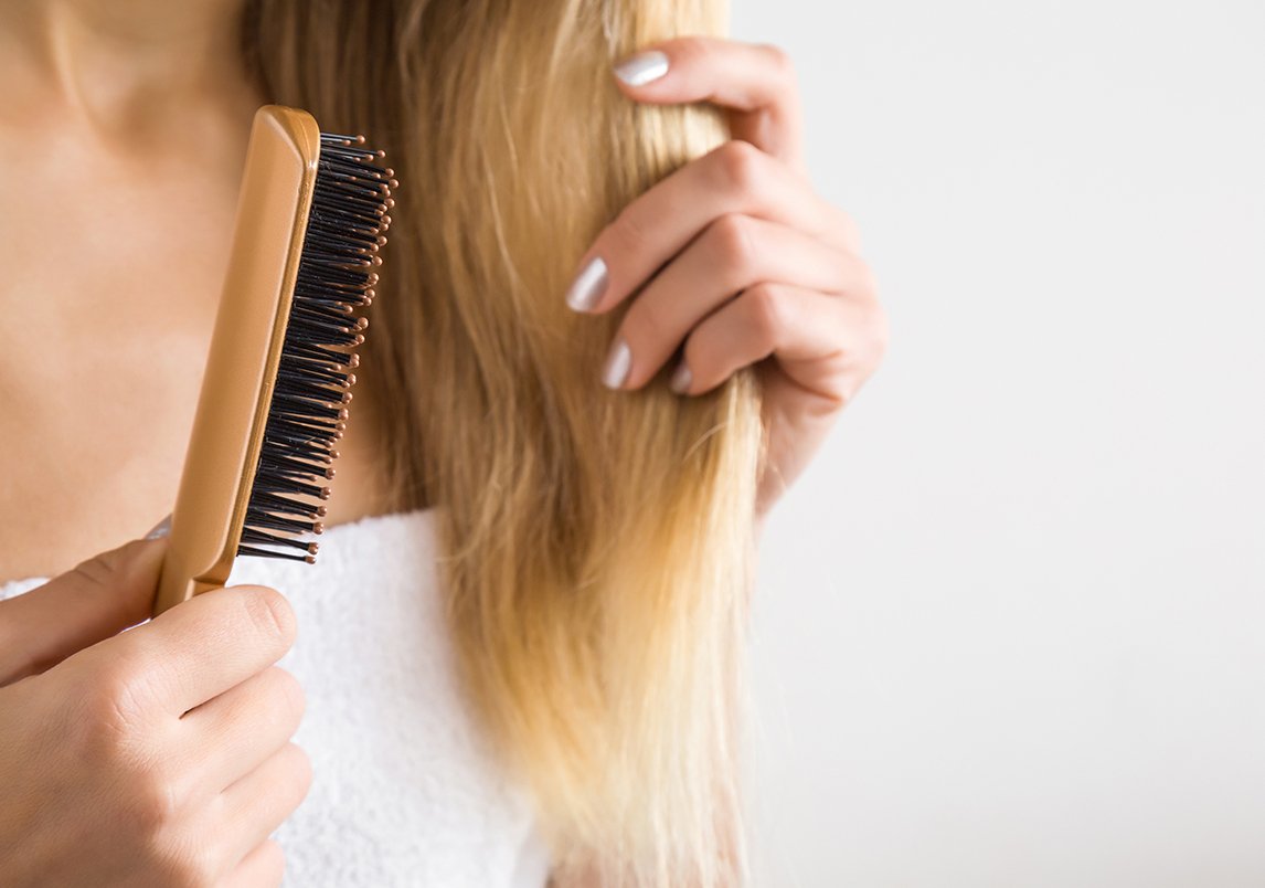 إذا كنت تعانين من تساقط الشعر جربي هذه الوصفات المنزلية لعلاج التساقط والحصول على شعر قوي بسرعة