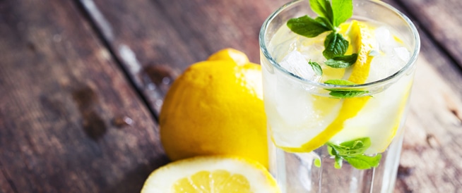 فوائد الماء والليمون لحرق الدهون وشد عضلات البطن والتخلص من الوزن الزائد