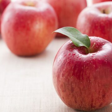 فوائد التفاح الأحمر التي لا يمُكن تصديقها تناول تفاحة واحدة قبل النوم وشاهد ما سيحدث لجسمك بعد 5 أيام