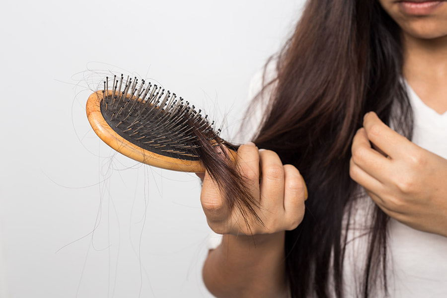 علاج تساقط الشعر بأسهل طريقة في 5 خطوات لمنع التساقط نهائيًا وتعزيز نموه مرة أخرى