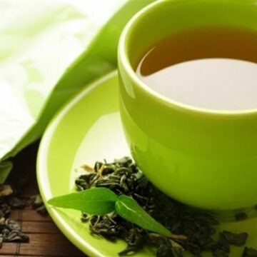 المشروب المعجزة الذي لن يخبرك عنه أحد: كوب واحد من الشاي الأخضر في هذا التوقيت سيغير حياتك للأبد