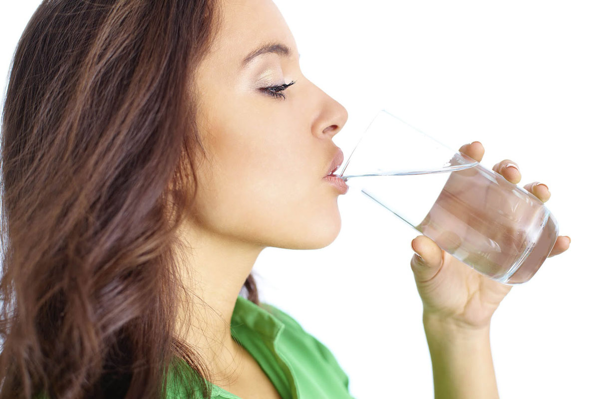 فوائد شرب الماء قبل النوم في تخسيس الجسم والتخلص من الأمراض
