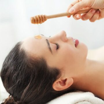 علاج حب الشباب والبثور في الوجه بطريقة فعالة ومجربة بواسطة العسل