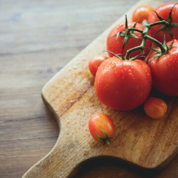 ماسك الطماطم لتفتيح البشرة والحصول على بشرة نقية مثل النجمات خالية من البقع الداكنة