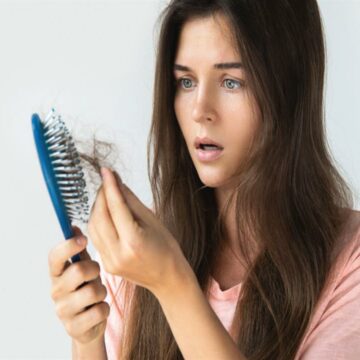 وصفات لتساقط الشعر بكونات طبيعية خالية من المواد الكيميائية لتقوية بصيلات فروه الرأس