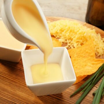طريقة عمل صوص الجبنة الشهي في منزلك بمكونات بسيطة على قد الإيد