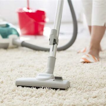 خطوات بسيطة لتنظيف سجاد المنزل بدون تحريكه من مكانه وبطريقة سهلة لا تتطلب الانتظار حتى يجف