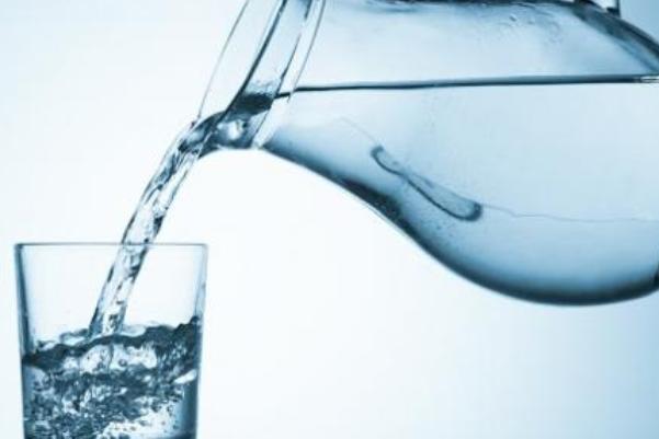 فوائد شرب الماء قبل النوم لصحة الجسم وكيفية استخدامه لخسارة الوزن