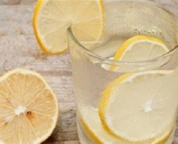 10 فوائد لا يعرفها الكثيرون عن تناول الماء الدافئ بالليمون كل يوم في الصباح 