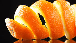فوائد قشر البرتقال للجسم والشعر والوجه تعرفي عليها وشاهدي الفرق!!