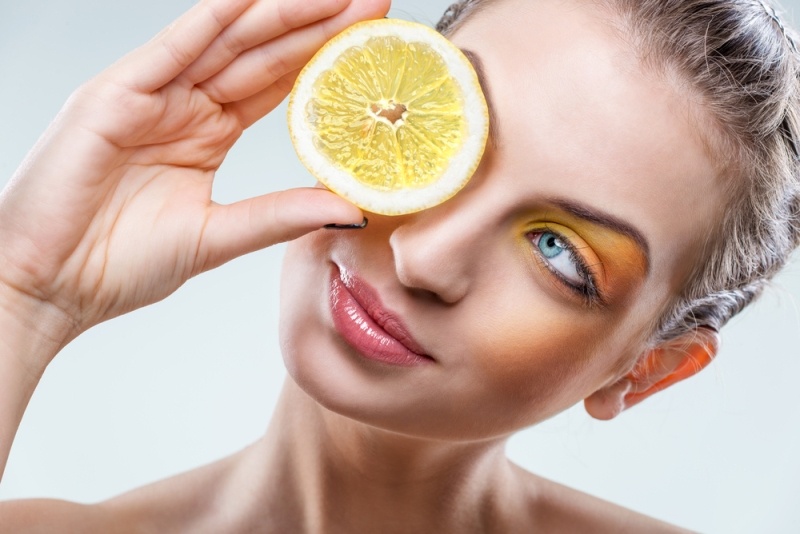 ماسكات الليمون الفعالة لإزالة البقع والتصبغات من البشرة والحصول على بشرة مشرقة وموردة