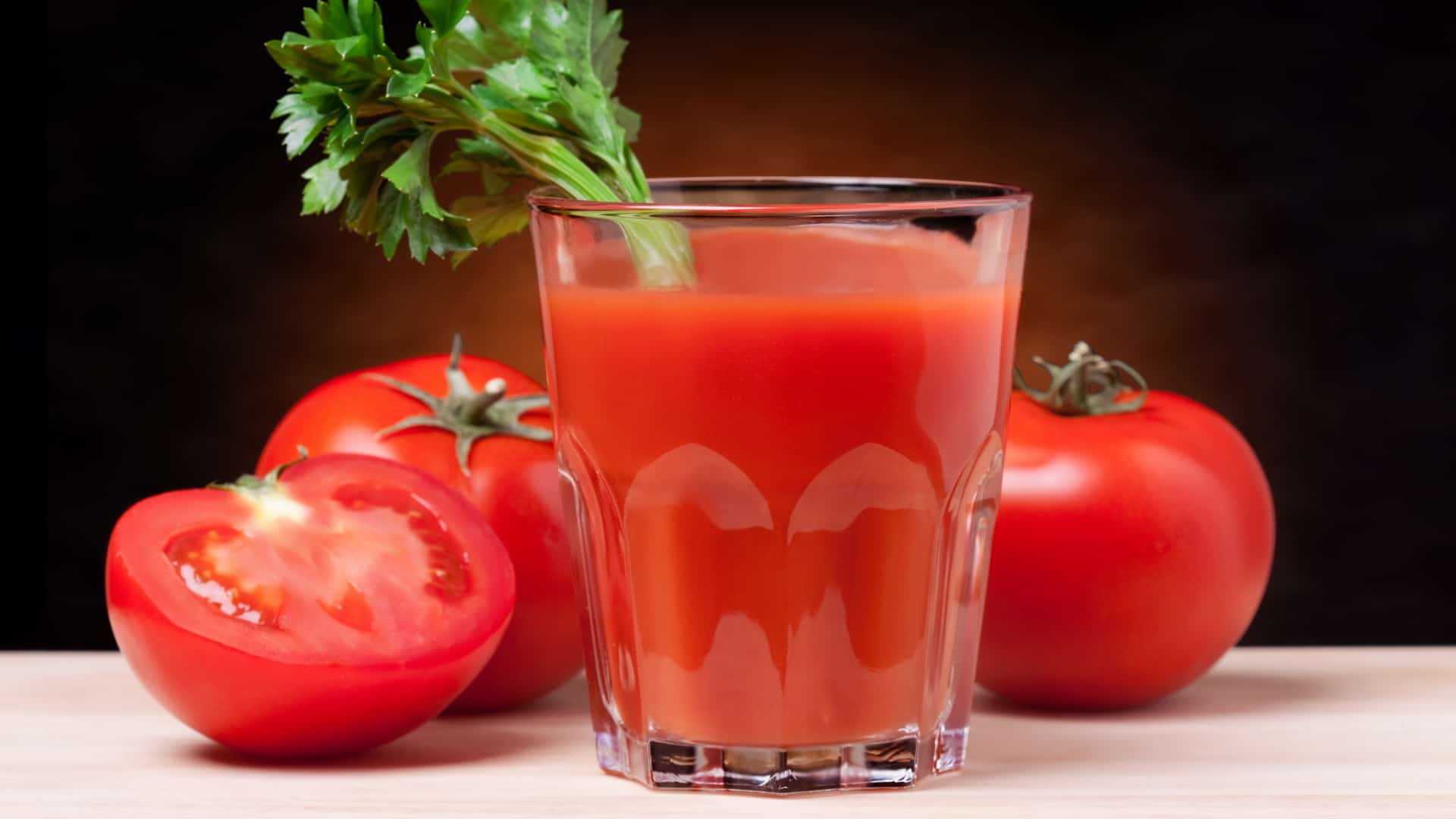 الطماطم للهالات السوداء 3 وصفات سحرية لتتخلصي من إزعاجها وتفتحي بشرتك