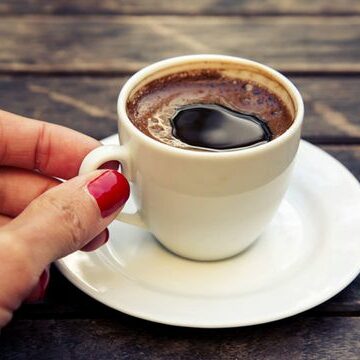 تناول القهوة بتلك الطريقة له أضرار عديدة ويسبب مضاعفات خطيرة وهذه طريقة تجنبها