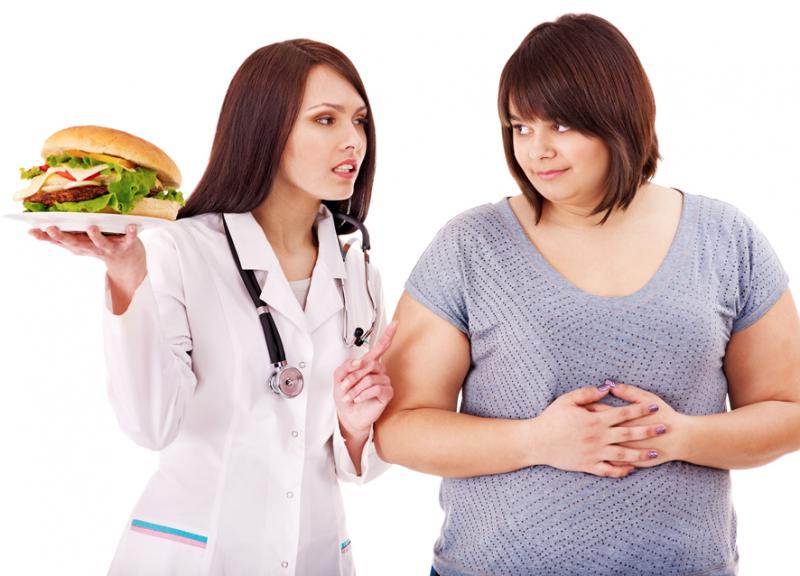 أسباب السمنة عند النساء وتراكم الدهون في منطقة البطن والأفخاذ بسبب بعض العادات الخاطئة