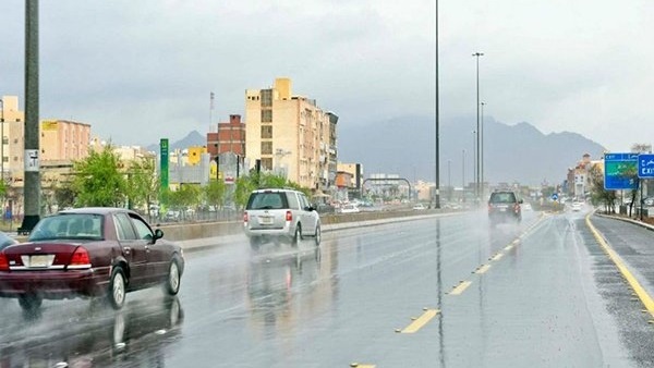 هطول الأمطار الرعدية على أجزاء من شمال المملكة خلال الساعات القادمة وتحذيرات من الدفاع المدني