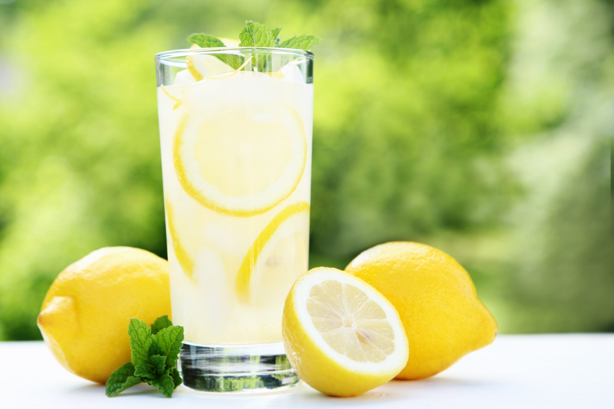 فوائد عصير الليمون على الريق التي لا تعرفها: اشرب كوب واحد يوميًا وهذا ما سيحدث لجسمك بعد 5 أيام