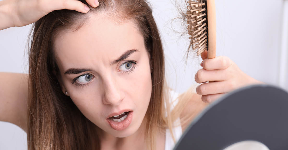 حيلة الخبراء السحرية لعلاج تساقط الشعر وزيادة كثافته بدون حقن أو عمليات