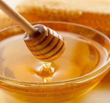 هذا ما يفعله العسل بشعرك وبشرتك ستشعرين بالصدمة