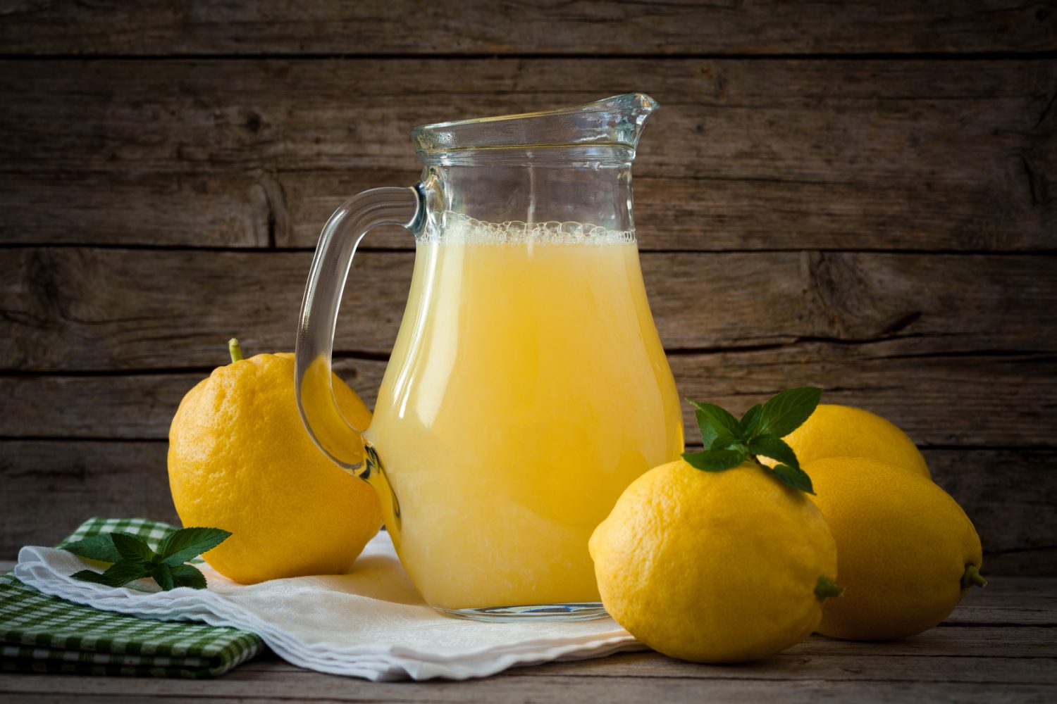فوائد عصير الليمون المذهلة: تناول كوب كل يوم وشاهد ما سيحدث لجسمك بعد 7 أيام وفق أحدث الدراسات