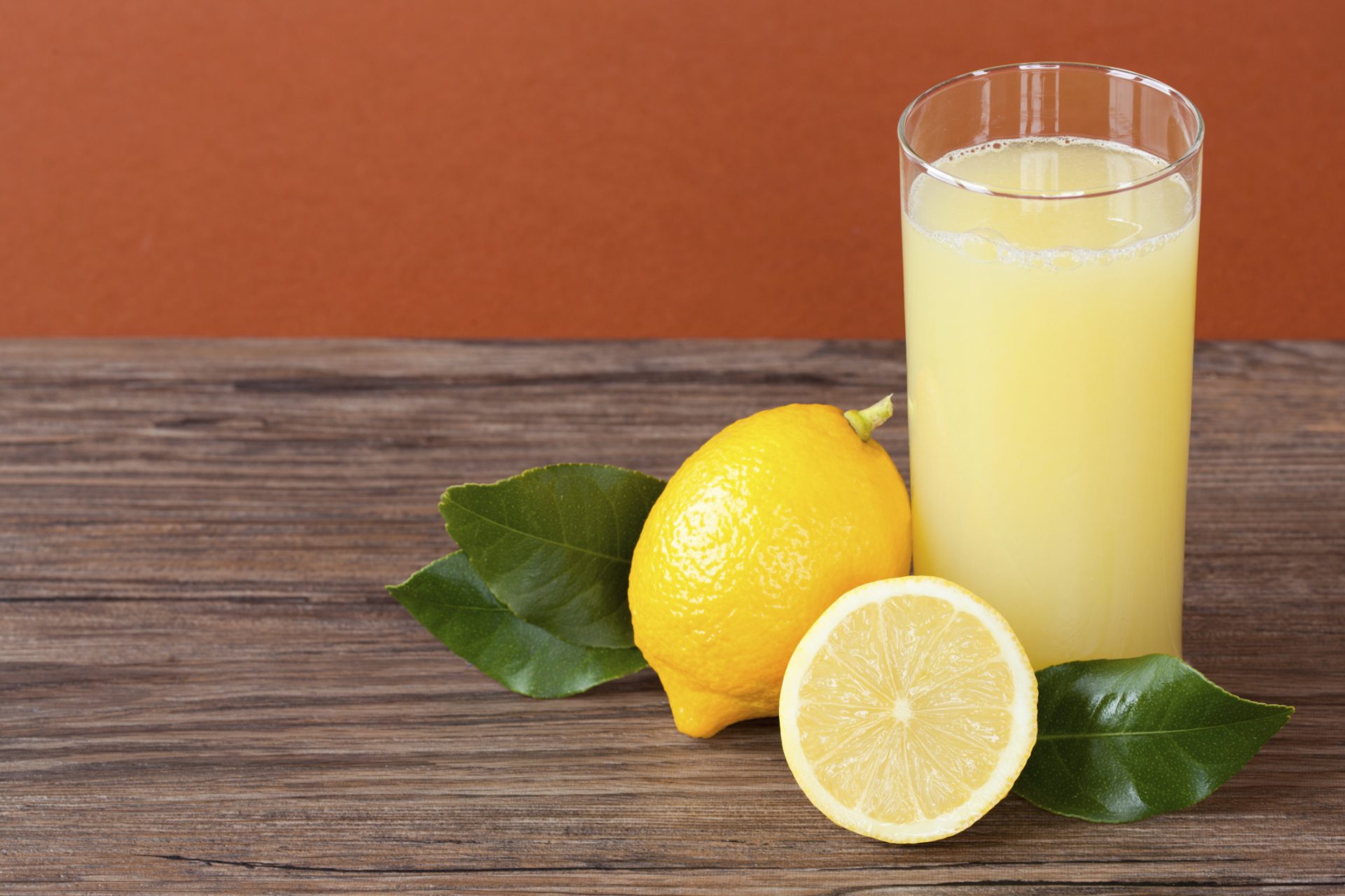 كوب واحد في الصباح يصنع المعجزات.. فوائد لا تعد ولا تحصى لشرب عصير الليمون على الريق