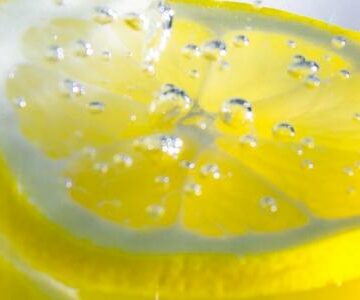 فوائد شرب الماء والليمون على الريق وتأثيره على الجسم والمعدة تناوليه يومياً هذا المشروب