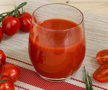 فوائد عصير الطماطم للبشرة وأهم الوصفات للعناية ببشرة صحية وجميلة