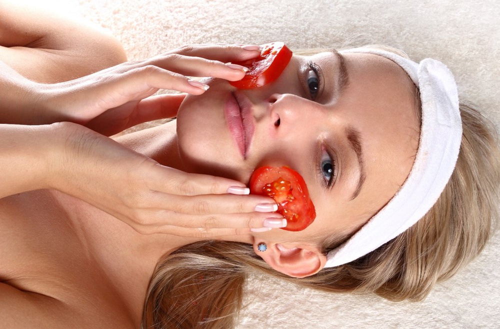 لأصحاب البشرة الدهنية ماسك الطماطم للتخلص من زيوت الوجه والحفاظ على جمال بشرتك