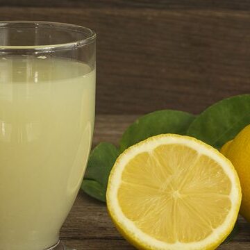 هيا بنا نتعرف معا ما هي فوائد عصير الليمون للجسم
