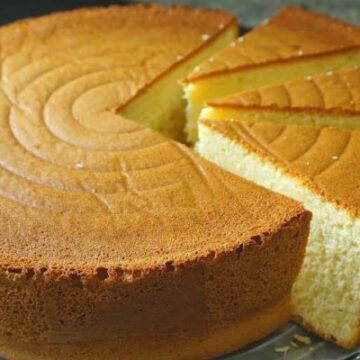 طريقة عمل الكيكة الإسفنجية في المنزل بالخطوات للحصول عليها هشة ولذيذة وإعداد ألذ التورت والحلويات