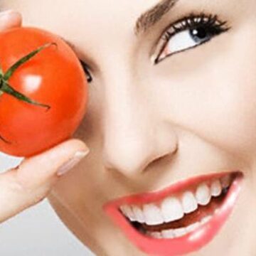 وصفات الطماطم المختلفة لتنظيف البشرة في المنزل بكل سهولة والتمتع بوجه مشرق وصافي
