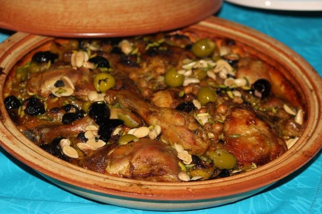 وصفات من المطبخ المغربي كطاجن الزيتون بالدجاج ووصفات أخرى