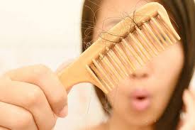 خلطات طبيعية منزلية لعلاج تساقط الشعر بأقل التكاليف وأسهل المكونات الطبيعية المتوفرة في كل منزل