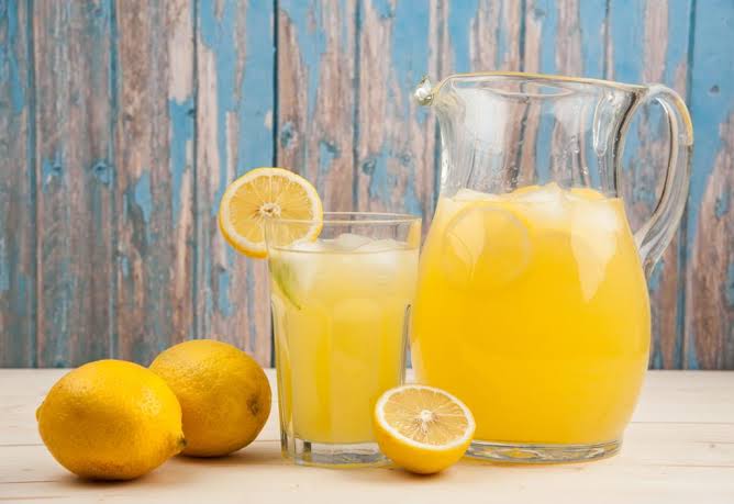 تطهير الحلق وزيادة المناعة.. فوائد عصير الليمون المذهلة التي تحتاجها الآن لصحتك
