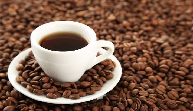 فوائد شرب القهوة لا تعد ولا تحصى لكنها تتلاشى تمامًا وقد تصيبك بالعديد من الأضرار في تلك الحالات