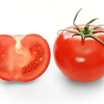 ماذا يحدث لجسمك عند تناول ثمرة كل يوم.. فوائد الطماطم على صحة الجسم والبشرة ستبهرك