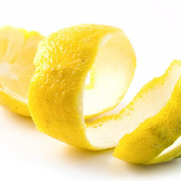 فوائد قشر الليمون التي لا تعرفها ستجعلك تتناوله فورًا أبرزها الحماية من سرطان الثدى والجلد