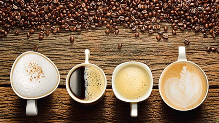 رغم فوائد القهوة التي لا تنتهي طبيب تغذية يكشف عن أضرار ومخاطر يجب تجنبها عند شربها بتلك الطريقة