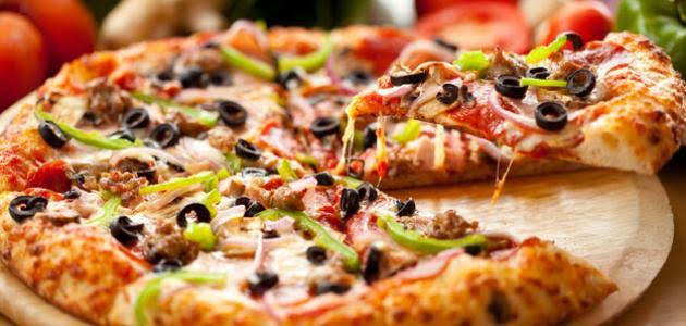 طريقة عمل البيتزا الإيطالية اللذيذة من المنزل مثل المطاعم بطريقة سهلة