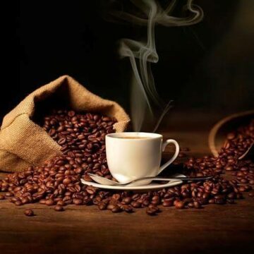 القهوة معشوقة الجميع في الصباح لكن احذر من شربها بتلك الطريقة التي قد تصيبك بأمراض ومضاعفات خطيرة