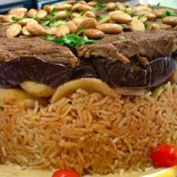 طريقة عمل مقلوبة اللحم.. أكلة عربية شهيرة ومميزة