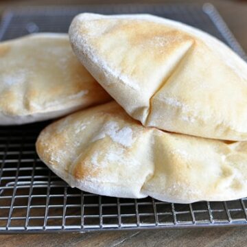 طريقة عمل الخبز العربي في منزلك بطريقة بسيطة دون تعقيد