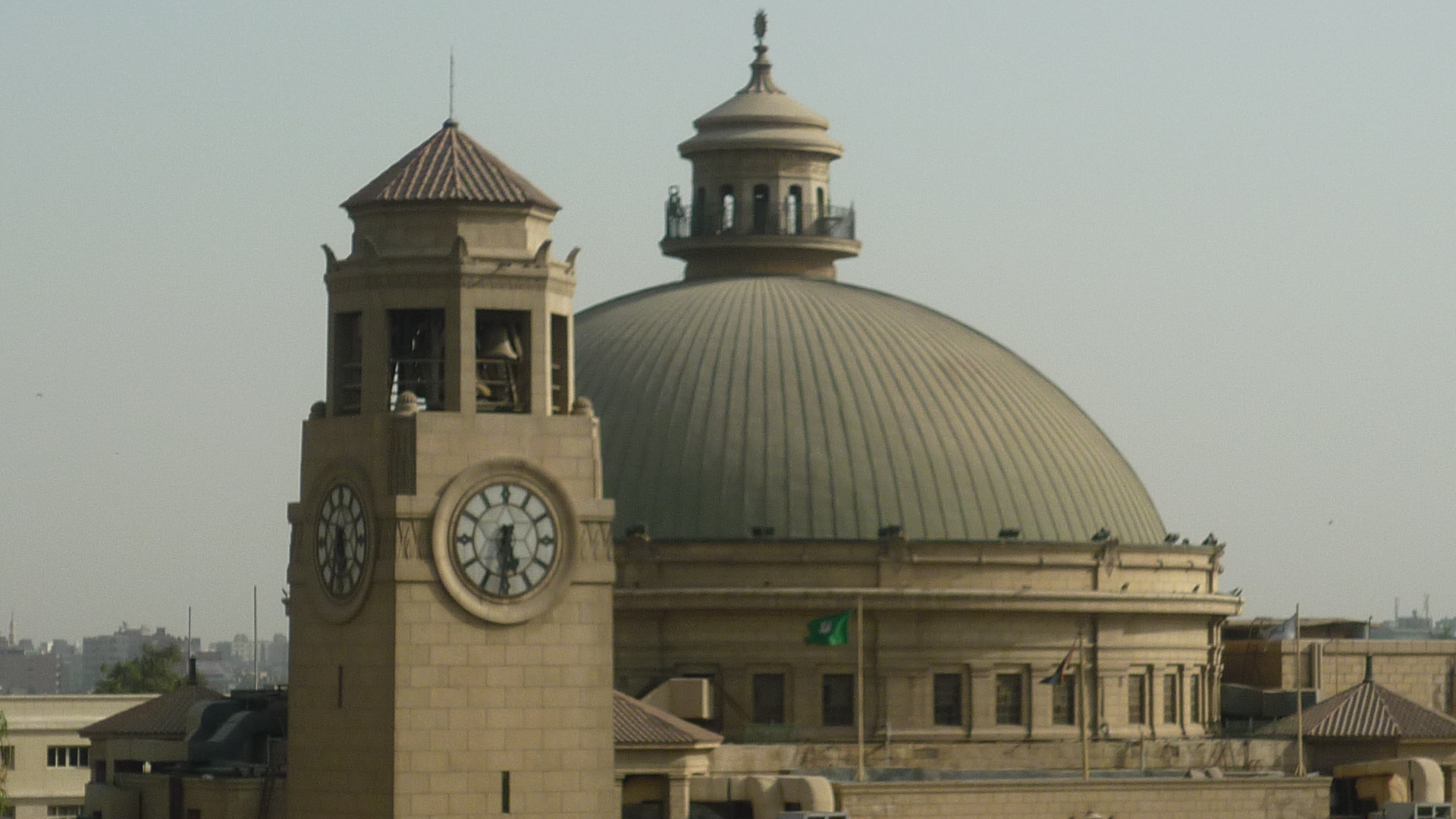 جامعة القاهرة تقرر إلغاء الميد تيرم والخشت بعد تأجيل الدراسة أسبوعين